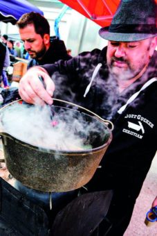 Dutch Oven Cook-Off in Münsingen: Wer dopft am besten (Unterhaltung / Freizeit | Münsingen)